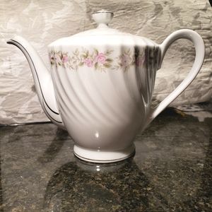 Dansico Teahouse Rose Collection tea pot.